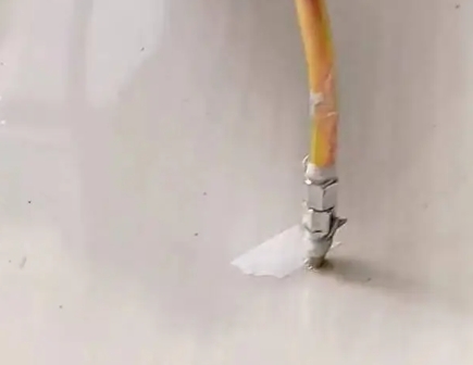 夏津瓷砖空鼓维修公司专业解答在瓷砖铺贴过程中，如果使用的砂料过粗（如全部使用了粗砂），可能会导致以下问题